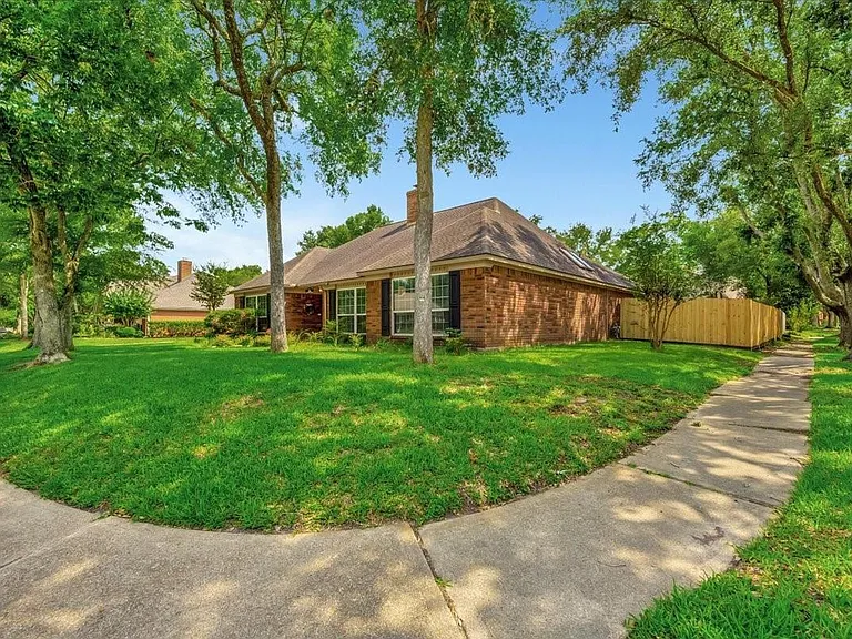 15402 Willow Shores Dr — Photo 3