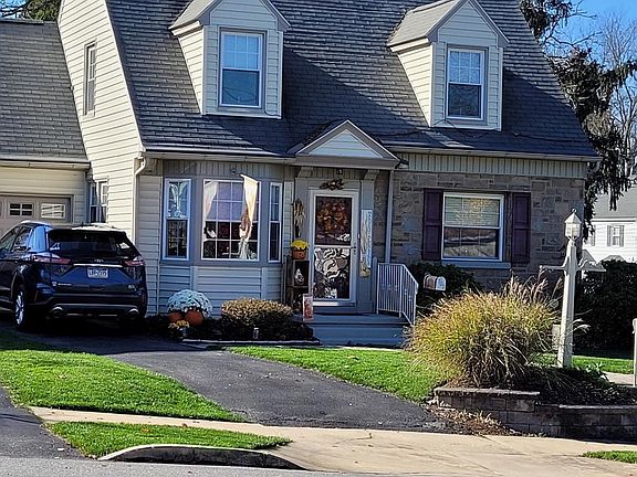 3rd image of 702 S Spruce St