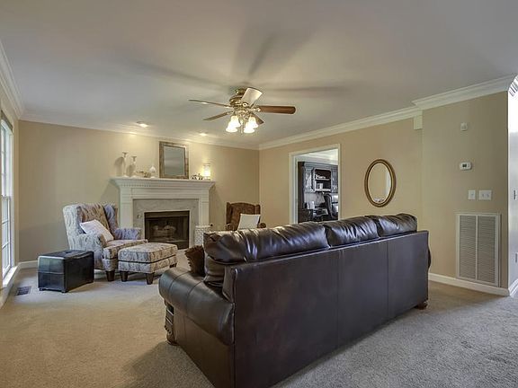 4th image of 10142 Longford Dr