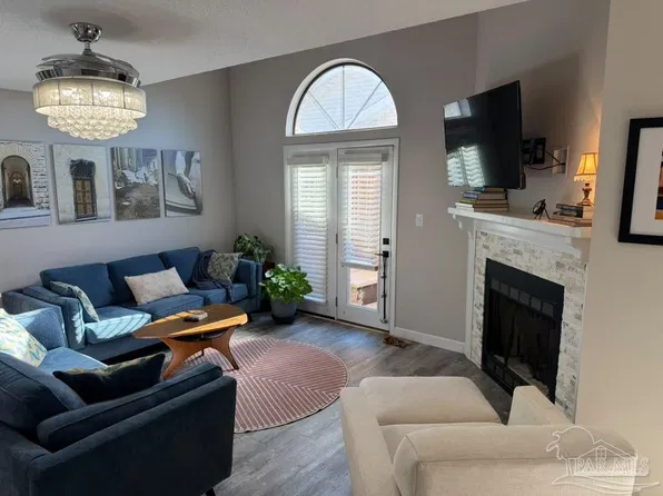 5051 Grande Dr APT J3, Pensacola, FL 32504