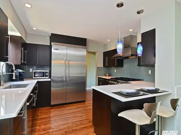 149-62 Powells Cove Boulevard image 1 of 19