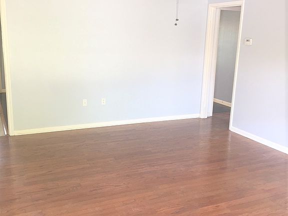 4th image of 102 Warwick Dr