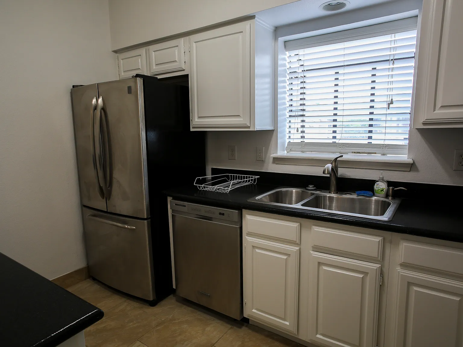 2 bed, 1124 sqft, $2,000 — Photo 2