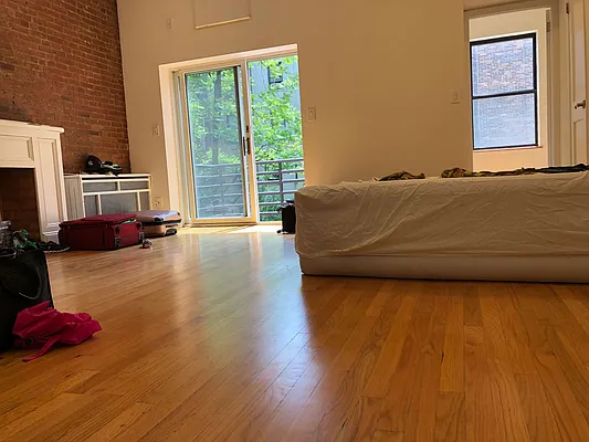 Rented by One New York Realty Inc | media 23