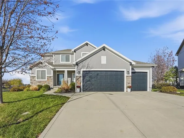 3106 SE 3rd Ter, Lees Summit, MO 64063