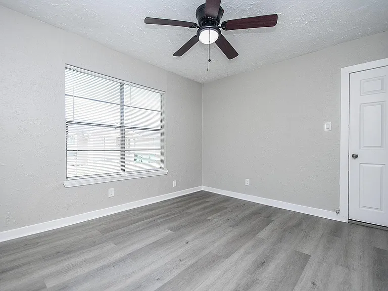 6024 Collingsworth St #2 — Photo 12