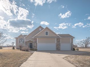 708 Red Cedar Ct, Jefferson, SD 57038