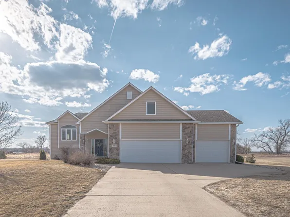 708 Red Cedar Ct, Jefferson, SD 57038
