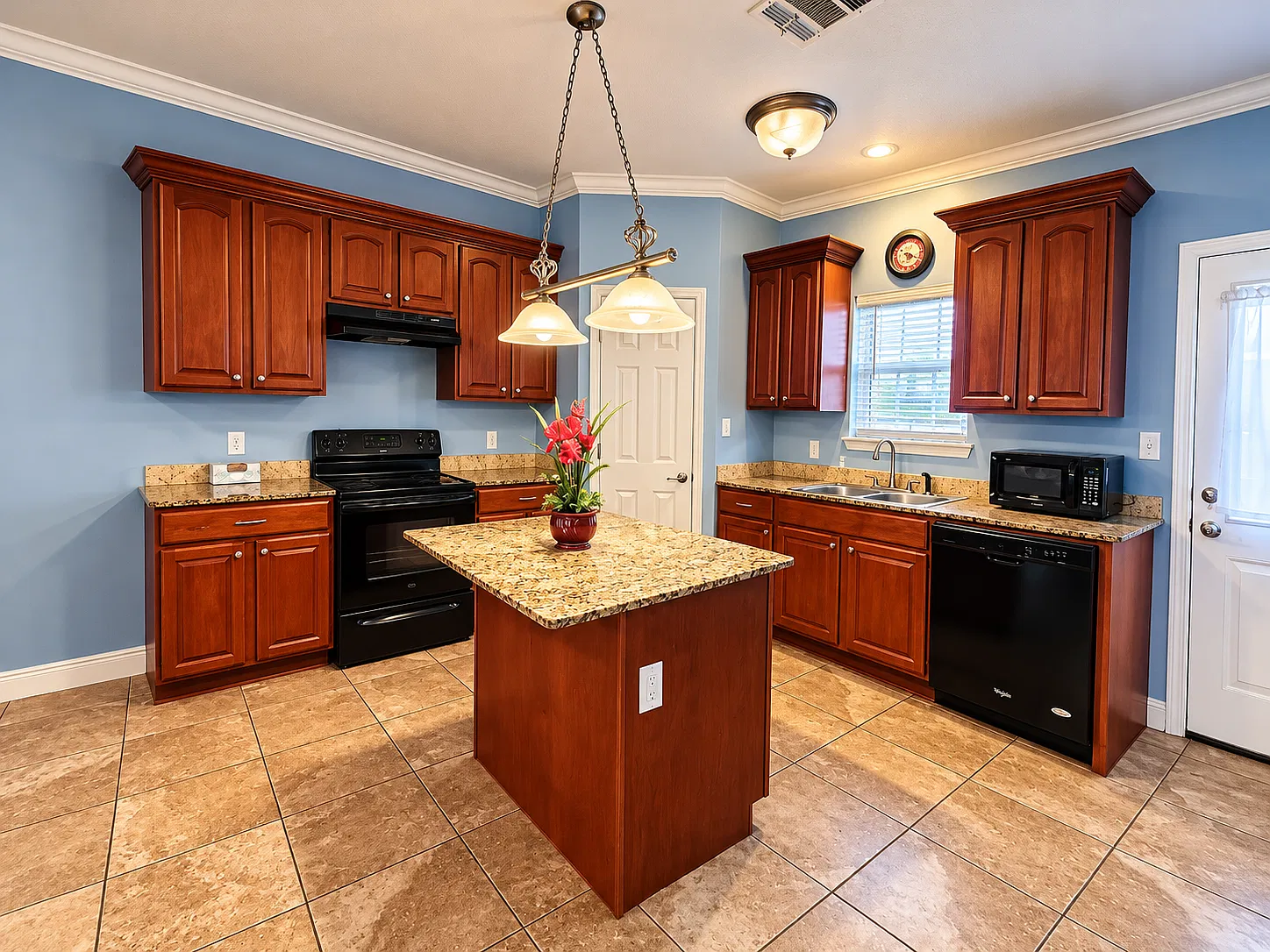 1720 Mignonette Ln — Photo 2