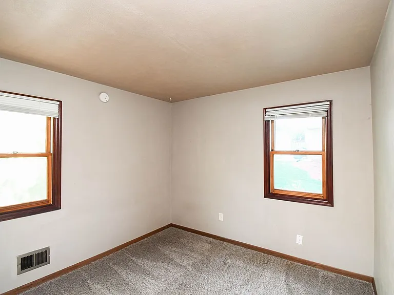 900 S Marday Ave — Photo 18
