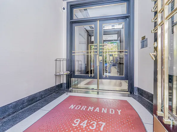 9437 Shore Road image 3 of 22