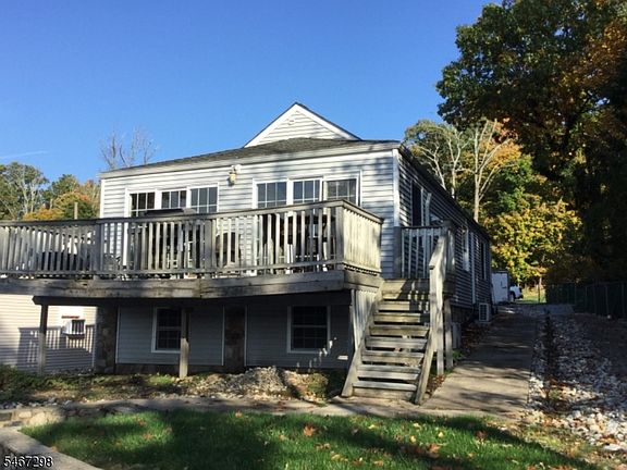 5th image of 32 Chincopee Rd