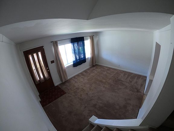 3rd image of 811 Jeannette Ave