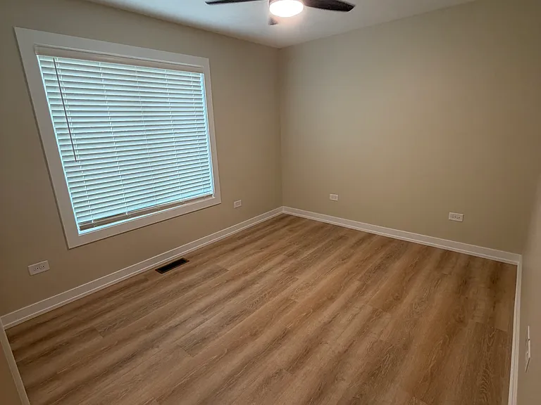 1609 Hillside Ln — Photo 3