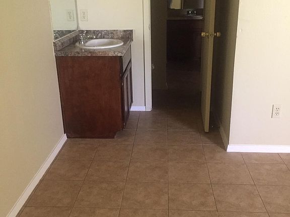2nd image of 604 Race St APT C