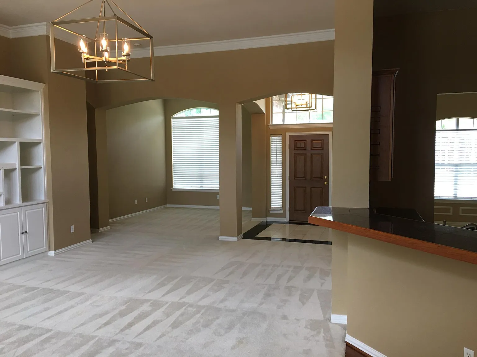 3 bed, 2128 sqft, $2,650 — Photo 2
