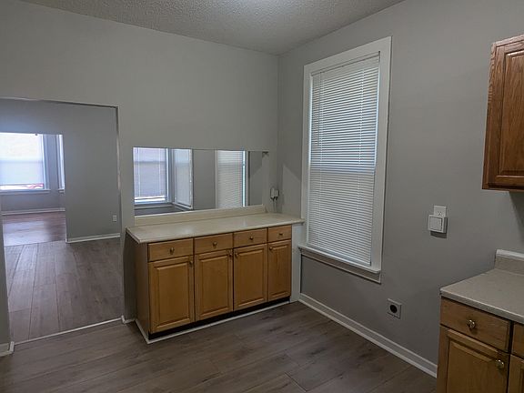 3rd image of 302 Greenwich Ave