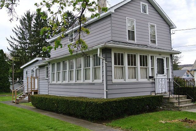 2nd image of 227 Kingsbury Ave