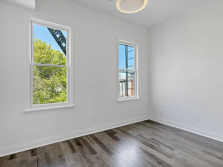 208 Shippen St — Photo 9