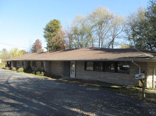 214 Sycamore St, Sumner, IL 62466