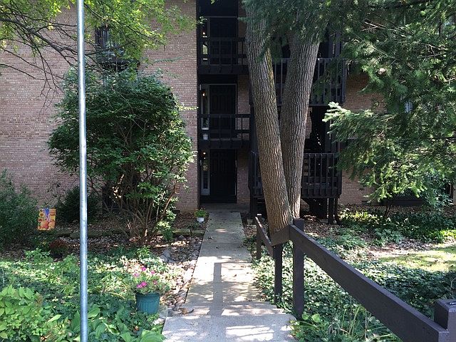1st image of 5601 Lakeside Dr APT 3A