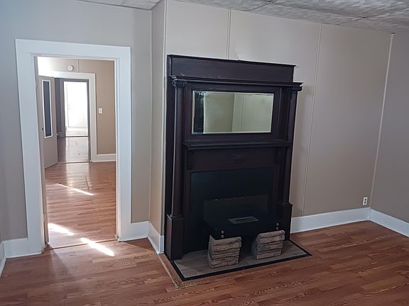 5th image of 215 E Maryland St