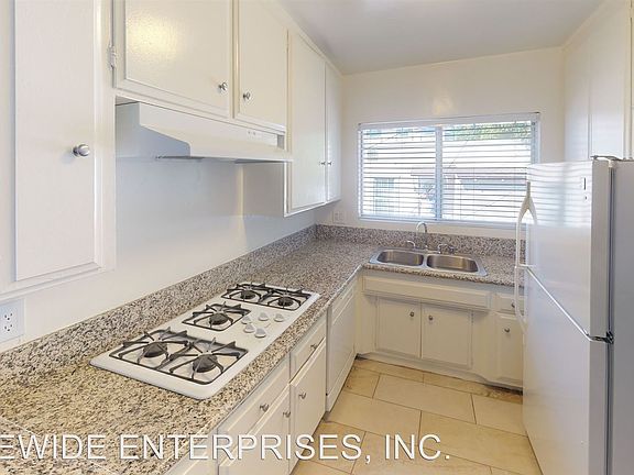 4th image of 944 N Hayworth Ave APT 9