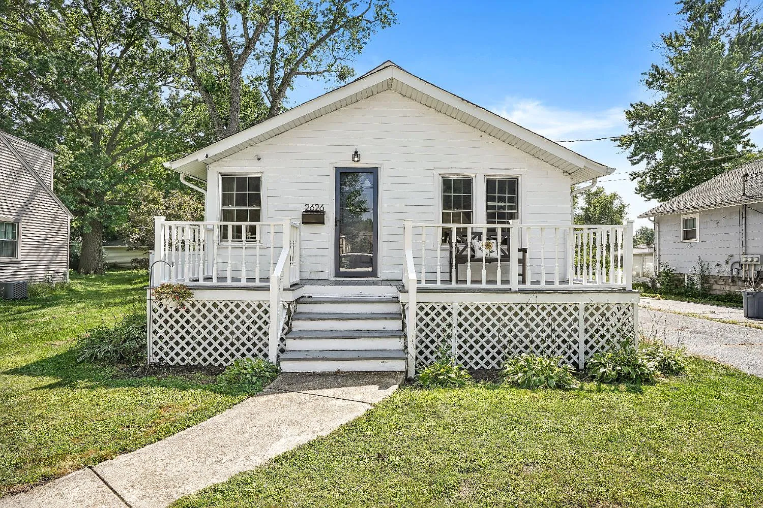 2626 Lincoln St photo 1