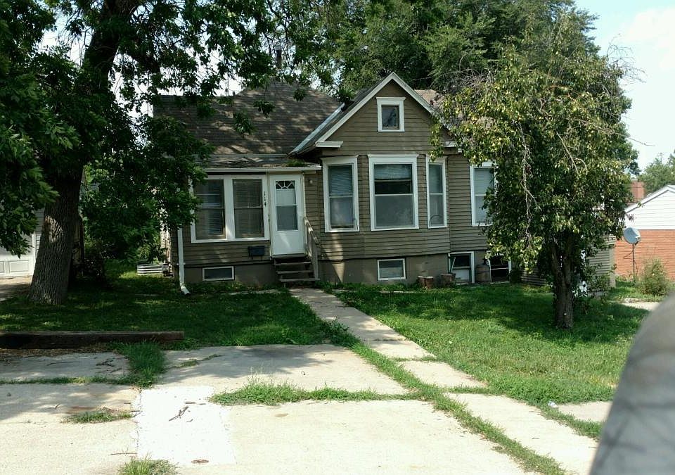 1st image of 114 E Moffitt St