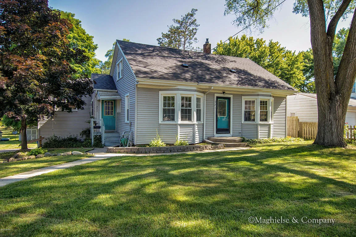 271 E Main St photo 1