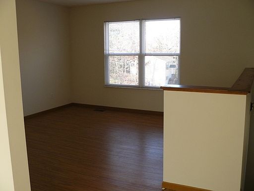 2nd image of 482 London Ct