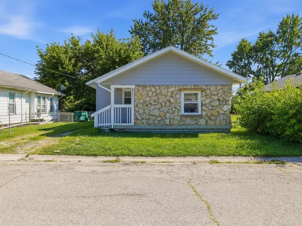 2211 E 18th St, Muncie, IN 47302