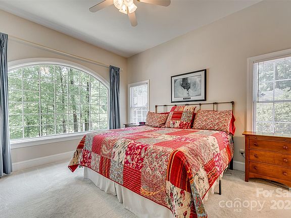 5th image of 215 Ballard Ct