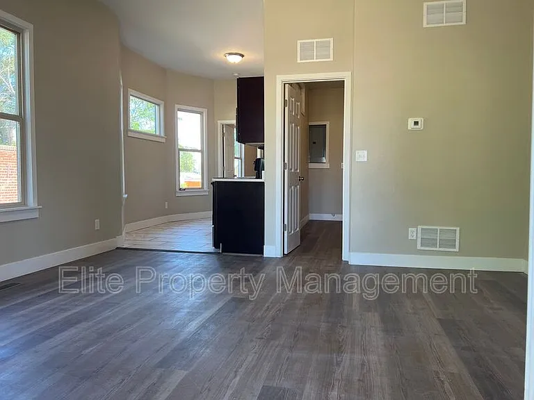 713 W Abriendo Ave #A — Photo 3