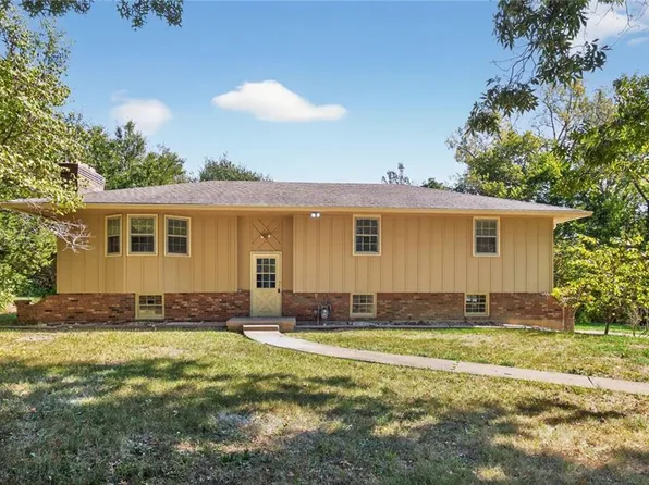 1311 N 150th St, Basehor, KS 66007
