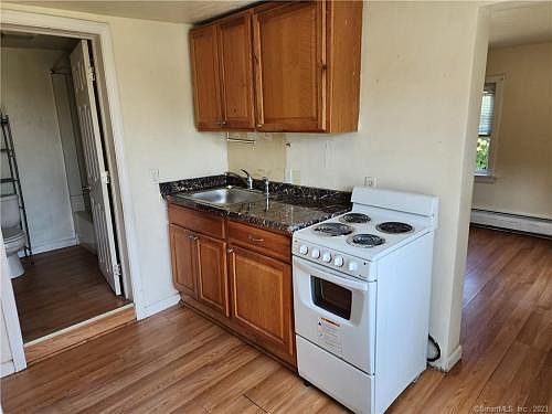 5th image of 456 Main St #2