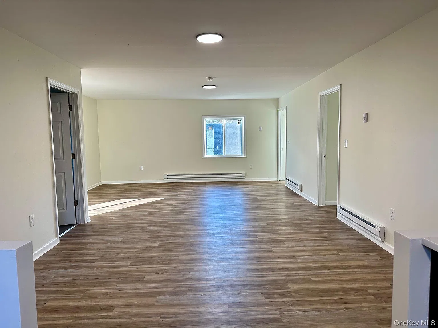3 bed, 1.0 bath, 1292 sqft, $2,500 — Photo 4