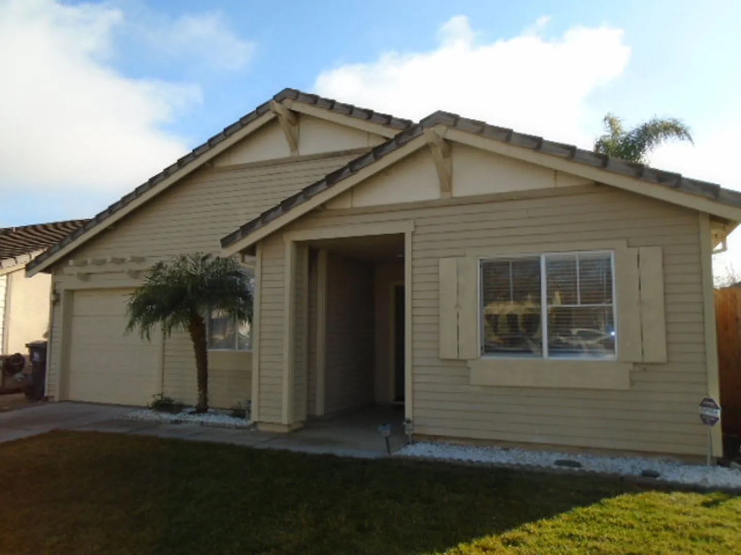 Nice Single Story 3 Bedroom & 2 Bath In Davis! — Photo 2