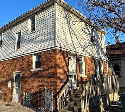 2nd image of 1735 Fort Park Blvd