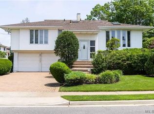 2987 Joyce Ln, Merrick, NY 11566