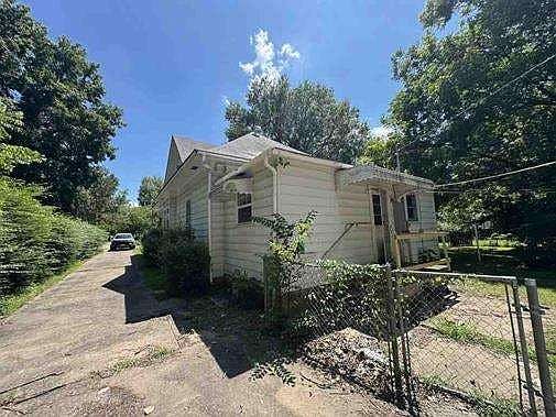 3rd image of 1823 N M St