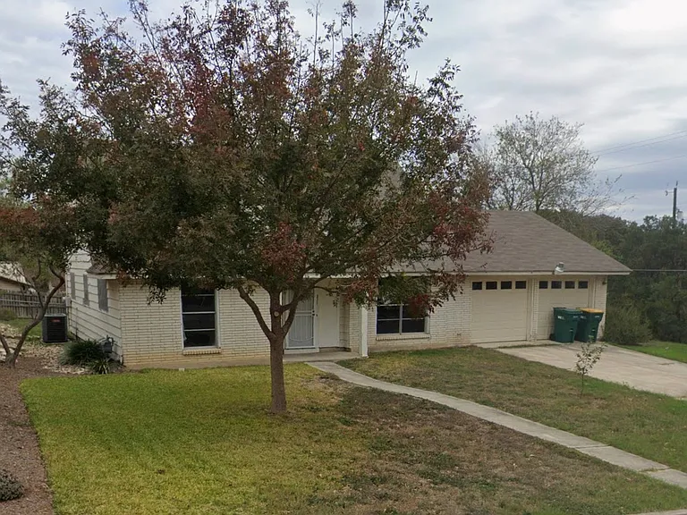 303 Greycliff Dr — Photo 2