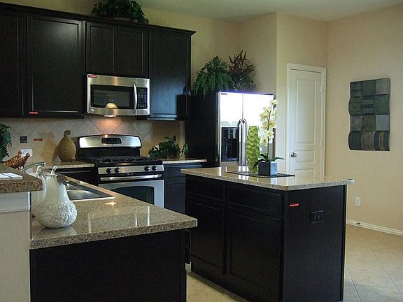 GREAT COUNTRY KITCHEN WITH WORK ISLAND