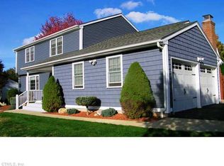7 Strawberry Ln, Manchester, CT 06040