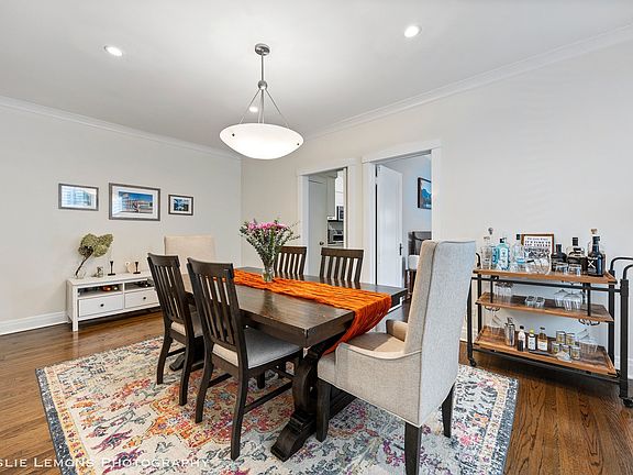 5th image of 1514 W Byron St #2E