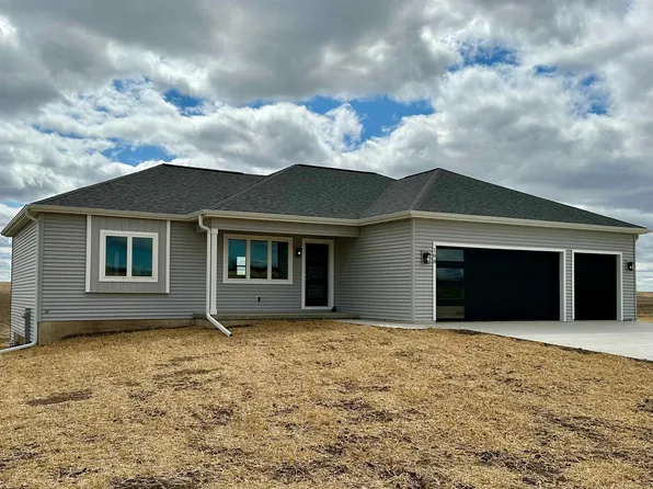 108 W 2nd St, Friesland, WI 53935