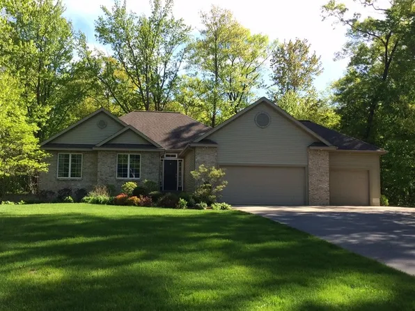 16394 Hardwood Ln, Spring Lake, MI 49456