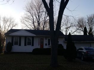 1005 Larkdale Row, Wauconda, IL 60084