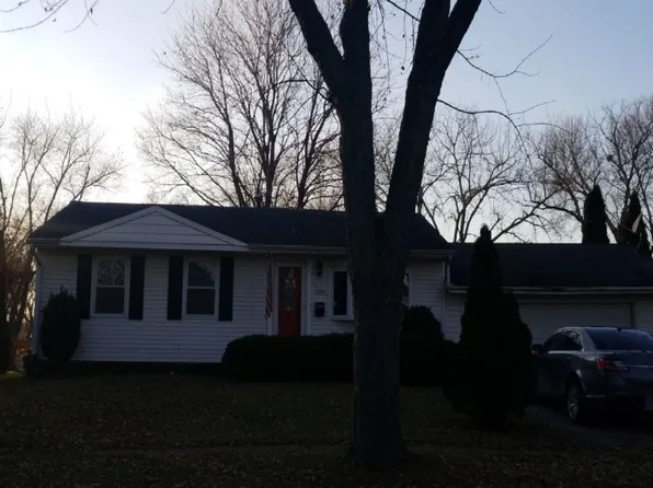 1005 Larkdale Row, Wauconda, IL 60084