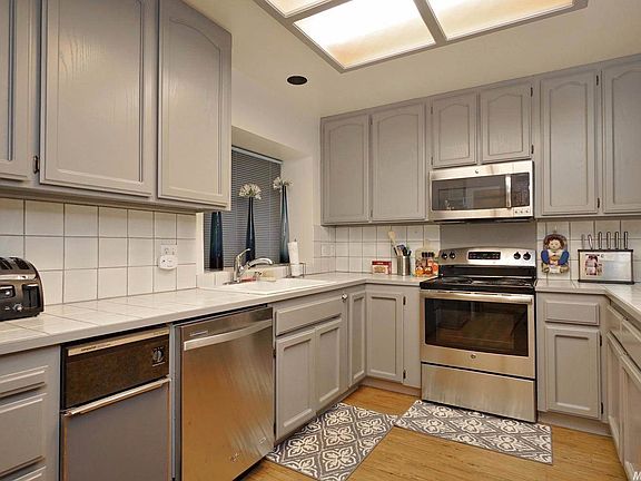 4th image of 200 P St APT B33